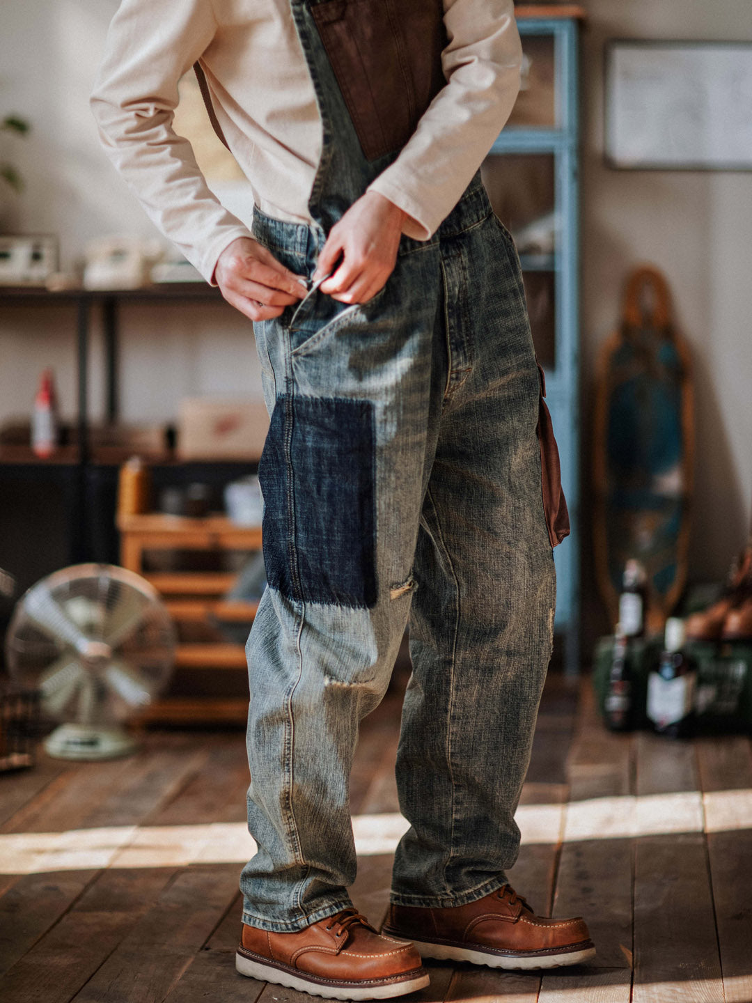 DISTRESSED DENIM OVERALLS CONTRAST-POCKET DUNGAREES