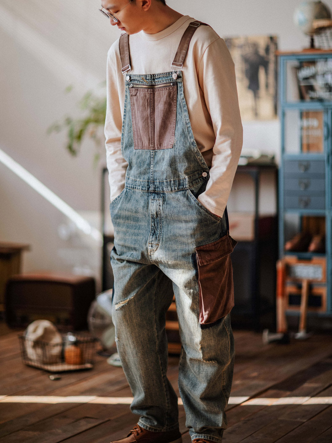 DISTRESSED DENIM OVERALLS CONTRAST-POCKET DUNGAREES